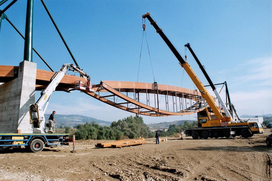 Ponte ciclabile sul fiume Calore